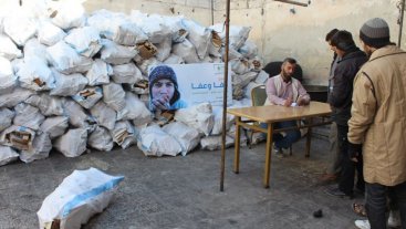 Distributing winterization kits and hygiene kits on north rural Homs, Syria. Source: IHR (2016).